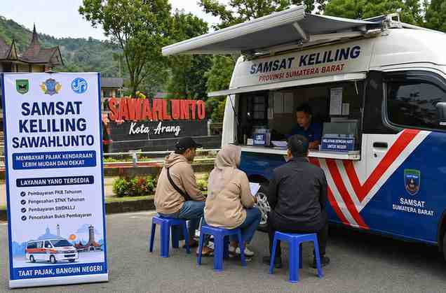 Bayar Pajak Kendaraan di Samsat Keliling Sawahlunto